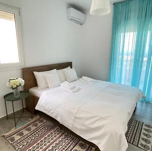 Albina's Luxury 3 Bedroom * חניוטי