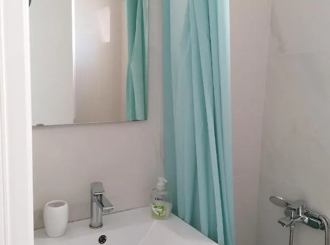 Albina's Luxury 3 Bedroom בית נופש חניוטי