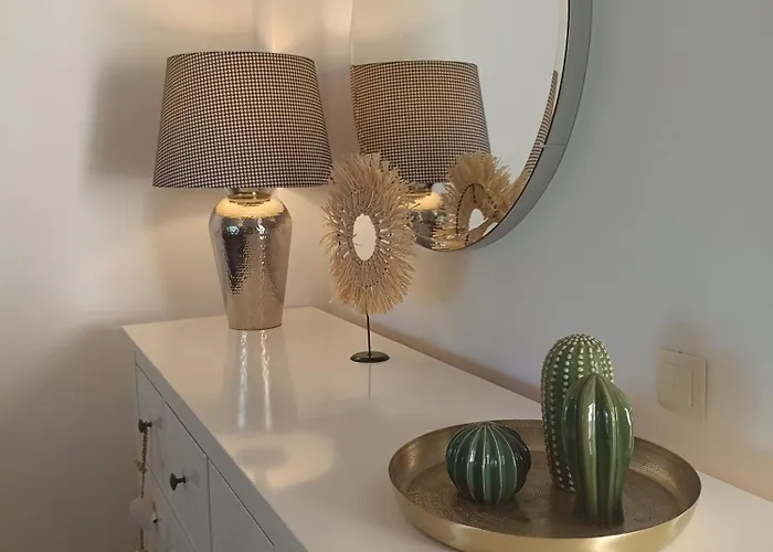 Albina's Luxury 3 Bedroom חניוטי