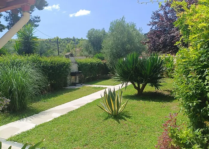 בית נופש Albina's Luxury 3 Bedroom חניוטי
